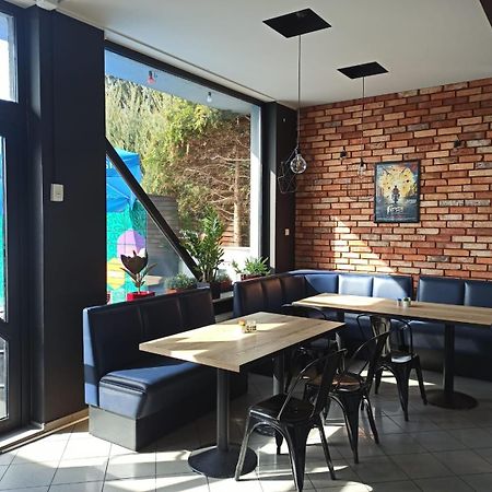 Pokoje Nad Pizzeria 波兹南 外观 照片