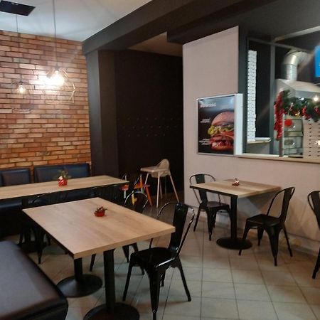 Pokoje Nad Pizzeria 波兹南 外观 照片